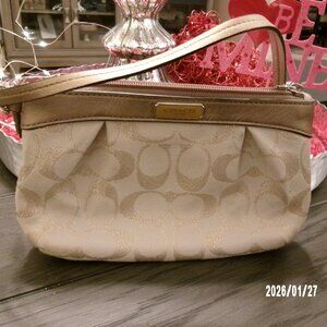 🚨Coach🚨 GOLD METALLIC & IVORY Signature C WRISTLET Bag Y2K NWOT